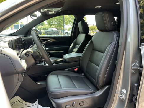 Used 2026 Chevrolet Traverse LT FWD image 44