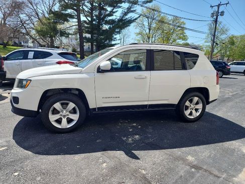 Used 2016 Jeep Compass Latitude FWD image 4