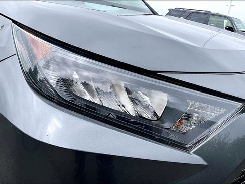 Used 2021 Toyota RAV4 LE AWD/4WD image 26
