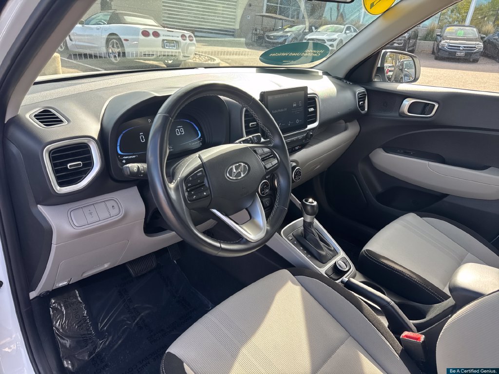 Certified 2025 Hyundai Venue SEL FWD image 39