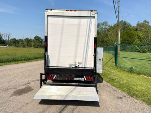 Used 2016 GMC Savana 3500 RWD image 4