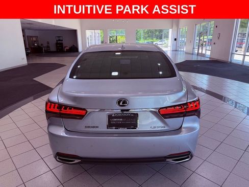 Certified 2022 Lexus LS 500 w/ Accessory Package (Z2) RWD image 6
