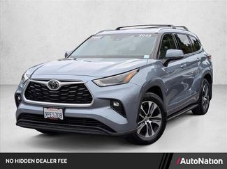 Used 2022 Toyota Highlander XLE AWD/4WD video 1