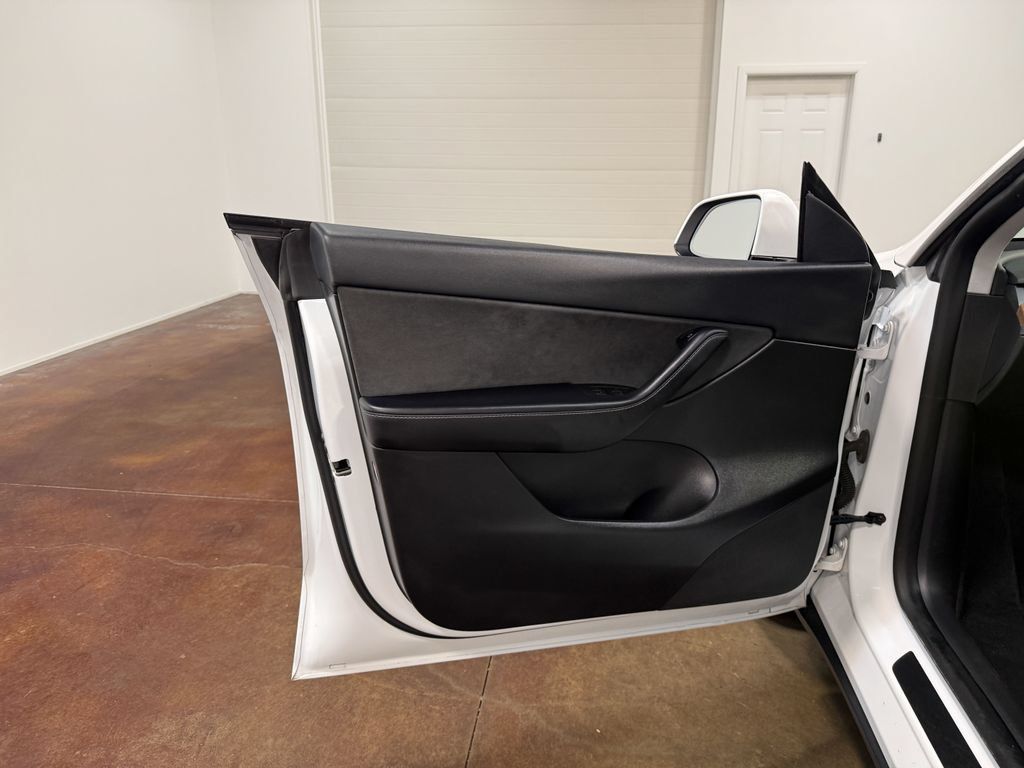 Used 2021 Tesla Model Y Long Range AWD/4WD image 54