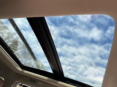 Used 2022 Nissan Pathfinder Platinum w/ Lighting Package (N92) image 18