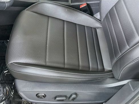 Used 2024 Volkswagen Jetta SE w/ Panoramic Sunroof Package FWD image 12