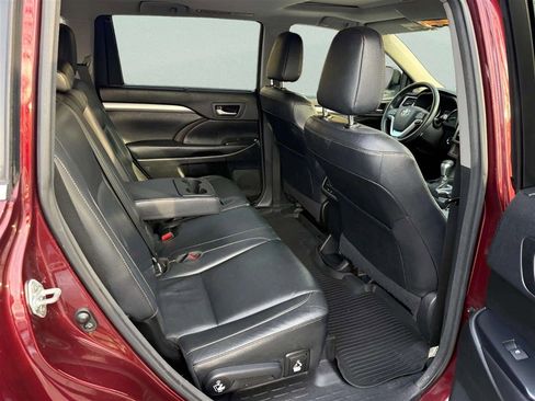 Used 2017 Toyota Highlander XLE FWD image 21
