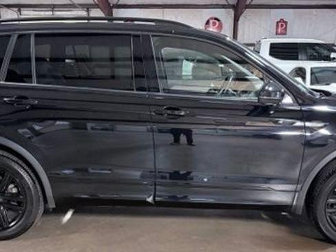 Used 2022 Volkswagen Tiguan SE R-Line AWD/4WD image 2