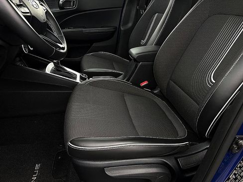 Certified 2023 Hyundai Venue Limited image 9