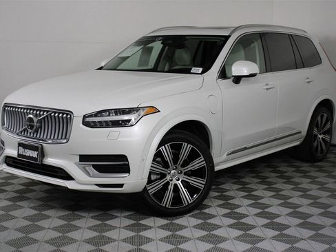 Certified 2024 Volvo XC90 T8 Ultimate w/ Protection Package Premier image 3