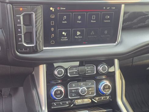 Used 2024 GMC Yukon Denali w/ Advanced Technology Package AWD/4WD image 17