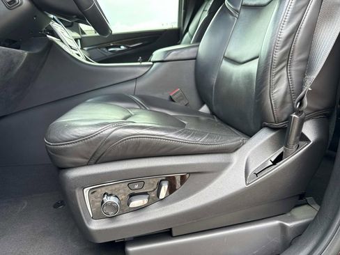 Used 2020 Cadillac Escalade Platinum image 20