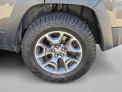 Used 2022 Jeep Cherokee Trailhawk AWD/4WD image 23