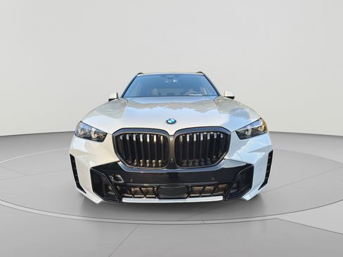 New 2026 BMW X5 xDrive40i w/ M Sport Package AWD/4WD image 4