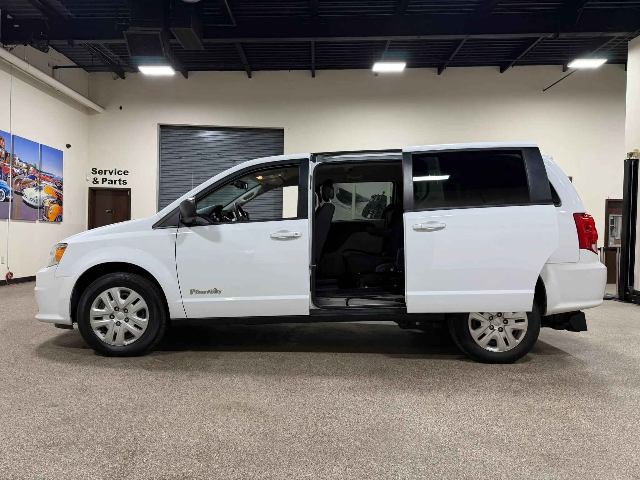 Used 2018 Dodge Grand Caravan SE FWD image 22
