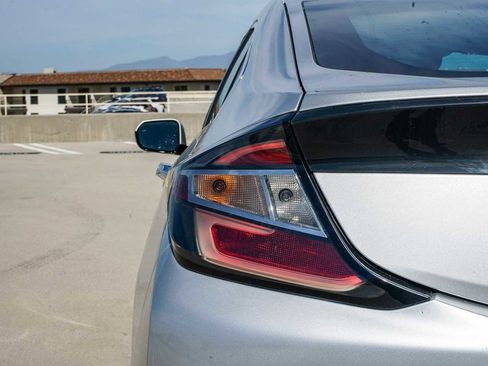 Used 2017 Chevrolet Volt Premier w/ Driver Confidence II Package image 9