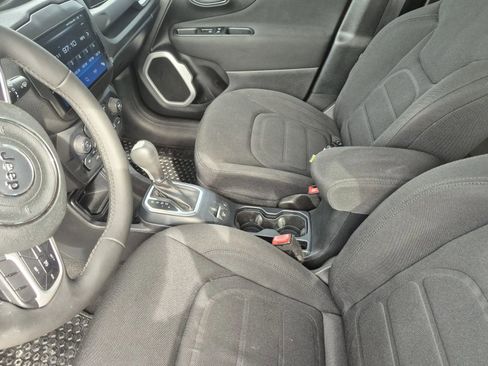 Used 2019 Jeep Renegade Latitude FWD image 14