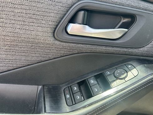 Used 2023 Nissan Rogue SV AWD/4WD image 12