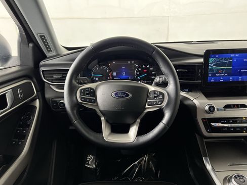 Certified 2022 Ford Explorer XLT w/ Equipment Group 202A AWD/4WD image 16