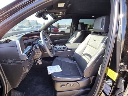 Used 2025 Cadillac Escalade ESV Sport w/ LPO, ONYX Package AWD/4WD image 4