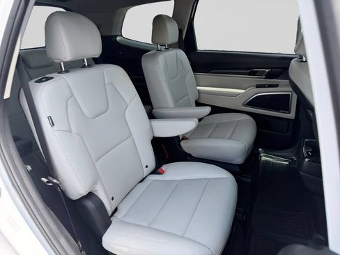 Used 2024 Kia Telluride S w/ S Sunroof Package FWD image 17