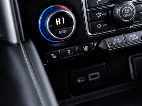 Used 2022 Chevrolet Suburban Premier image 19