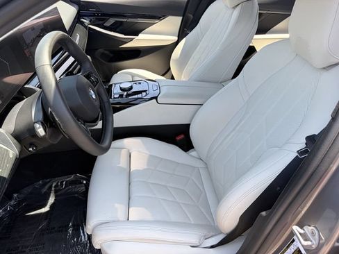 Used 2025 BMW 530i RWD image 21