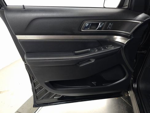 Used 2018 Ford Explorer XLT w/ Equipment Group 202A image 14