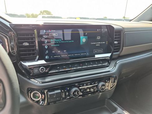 Used 2025 Chevrolet Silverado 1500 ZR2 w/ Technology Package AWD/4WD image 29