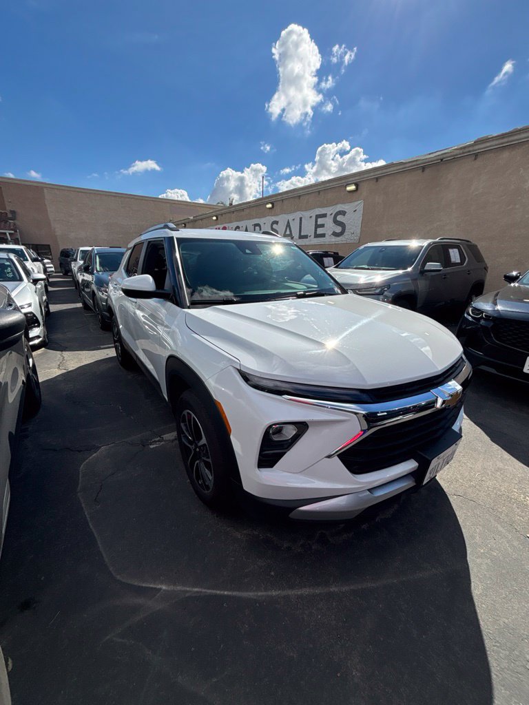 Used 2025 Chevrolet TrailBlazer LT AWD/4WD image 3