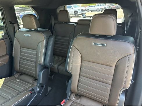 New 2026 GMC Acadia Denali Ultimate w/ LPO, Floor Liner Package AWD/4WD image 18