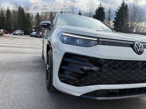 New 2026 Volkswagen Tiguan SE R-Line image 24