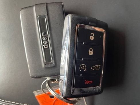 Used 2022 Jeep Grand Cherokee Overland RWD image 31