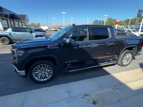 Certified 2022 GMC Sierra 1500 SLT w/ SLT Convenience Package image 4