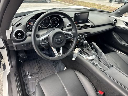 Used 2022 MAZDA MX-5 Miata RF Grand Touring RWD image 10