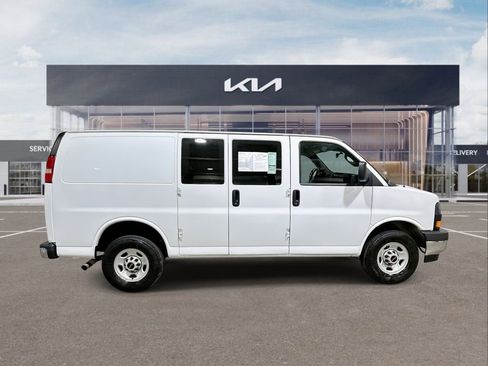 Used 2024 GMC Savana 2500 w/ Driver Convenience Package image 9