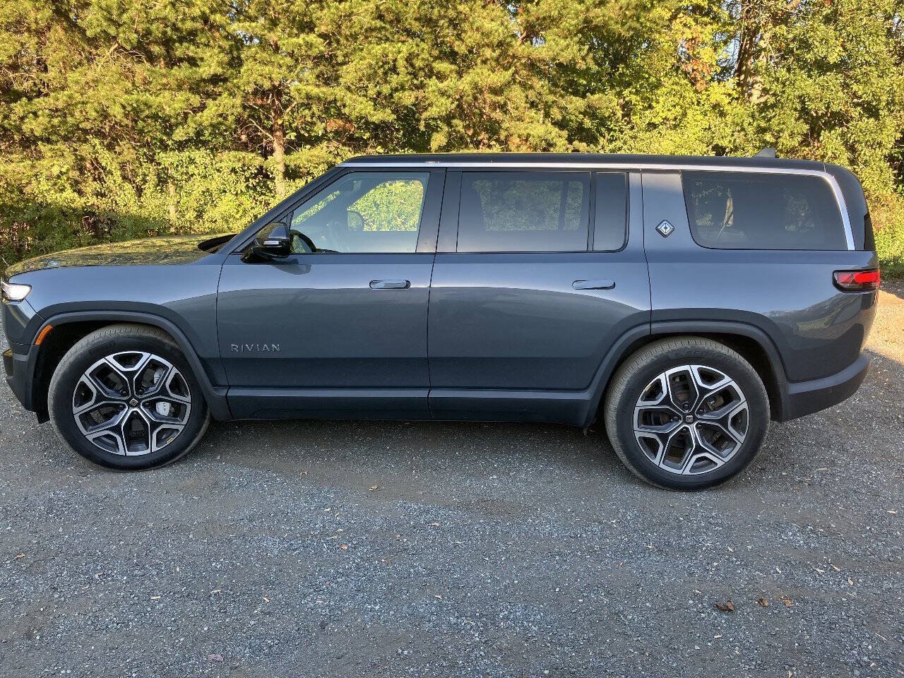 Used 2025 Rivian R1S Adventure Dual AWD/4WD image 3