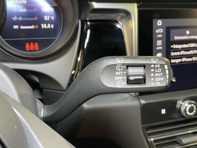 Certified 2025 Porsche Macan AWD/4WD image 41