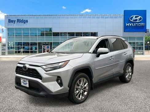 Used 2023 Toyota RAV4 XLE Premium image 5