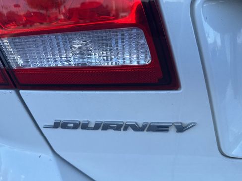 Used 2015 Dodge Journey R/T w/ Flexible Seating Group image 14