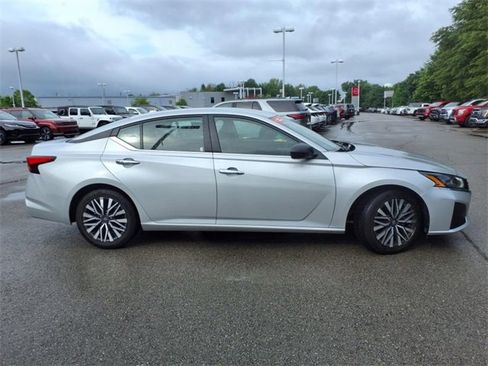 Certified 2024 Nissan Altima 2.5 SV image 2