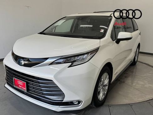 Used 2021 Toyota Sienna Limited FWD image 3