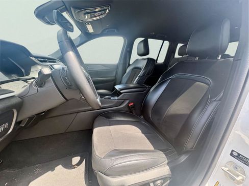 Used 2023 Jeep Grand Cherokee Altitude RWD image 16