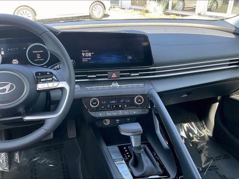 New 2025 Hyundai Elantra SEL image 7
