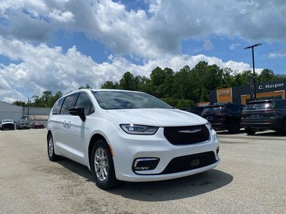 Used 2024 Chrysler Pacifica Touring-L