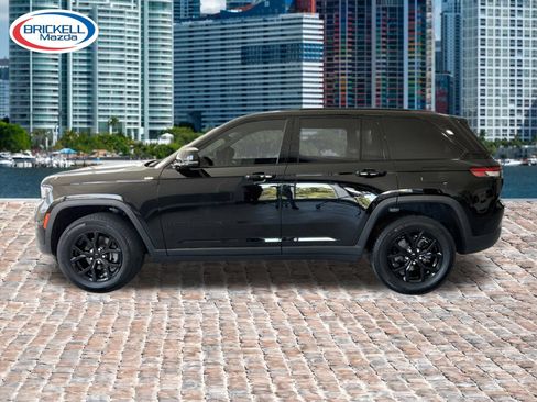 Used 2024 Jeep Grand Cherokee Altitude RWD image 6