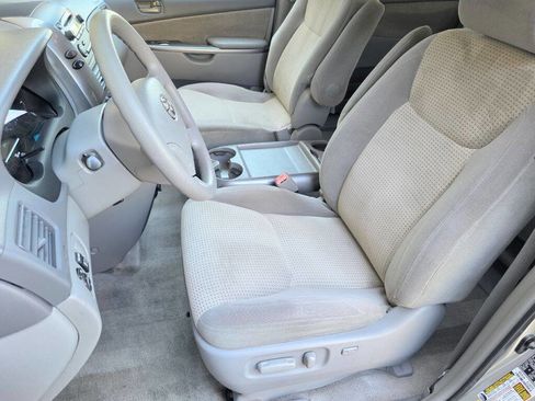 Used 2010 Toyota Sienna LE FWD image 12