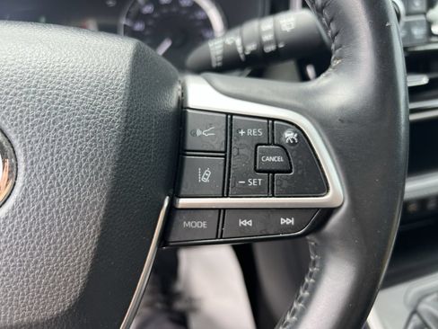 Used 2024 Toyota Highlander LE FWD image 20