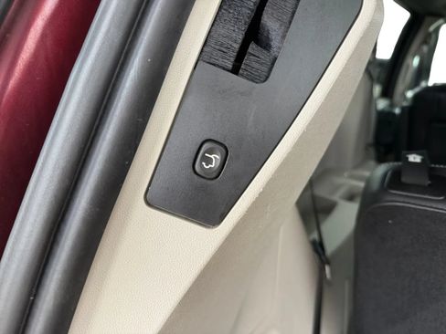 Used 2019 Dodge Grand Caravan SXT FWD image 12