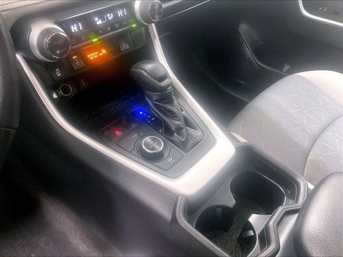 Used 2021 Toyota RAV4 XLE w/ Convenience Package image 21